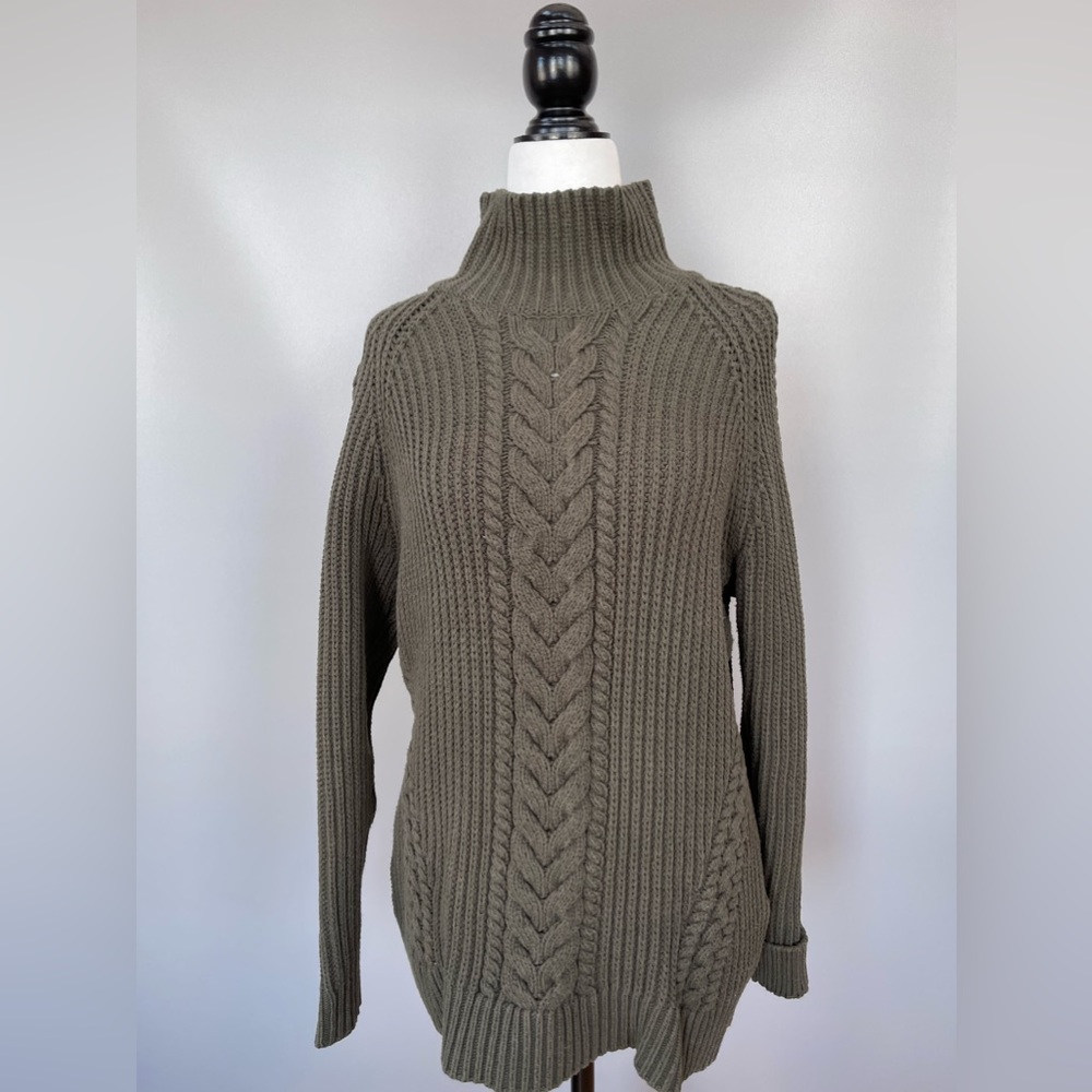 Lululemon knit turtleneck, excellent condition, very cozy, dark olive green